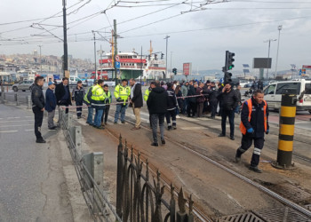 Sirkeci'de tramvay raydan çıktı