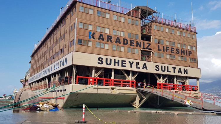 Süheyla Sultan gemisi afetzedeler için İskenderun'da