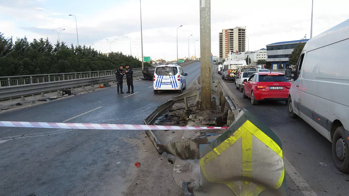 Sultanbeylide otomobil bariyere carpti 2 yarali g - yaşam - haberton