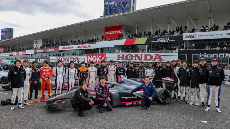 Super Formula pilotları depremzedeleri andı
