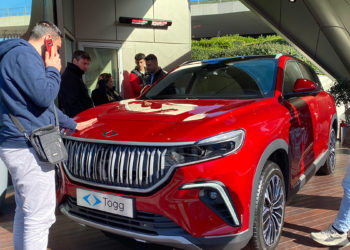 TOGG'un C SUV modeli AVM'de de sergileniyor