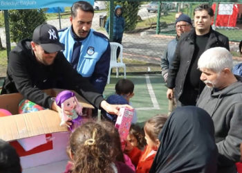Tanrı Dağları’ndan depremzede çocuklara oyuncak