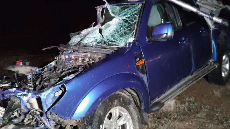 Tomruk yüklü TIR ile kamyonet çarpıştı