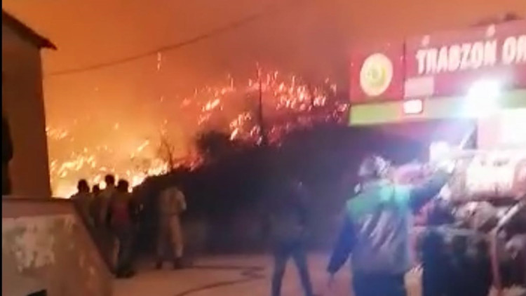 Trabzon Of'ta örtü yangını