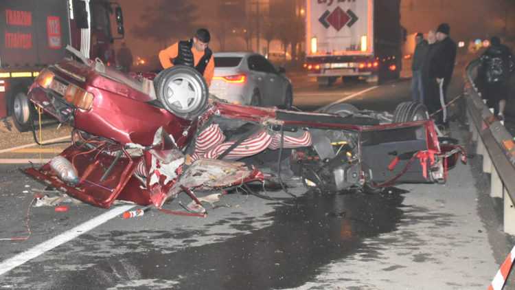 Trabzon'da 2 otomobil çarpıştı: 2 ölü, 2 yaralı