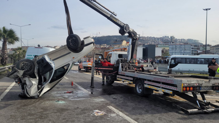 Trabzon'da otomobile cip çarptı: 1 ölü, 4 yaralı