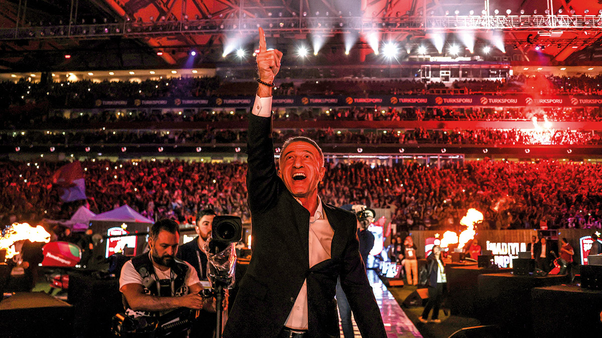 Trabzonspor'a 4 kupa kazandıran Ağaoğlu tarihe geçti