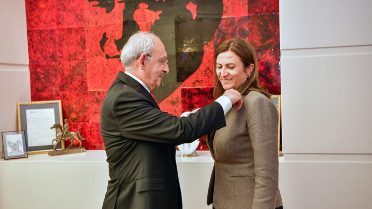 Türkan Elçi CHP'ye katıldı