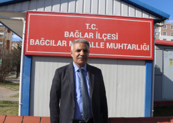 Türkiye'nin en büyük mahallesini konteynerde yönetiyor