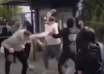 Tuzla'da lise öğrencilerinin kavgası kamerada