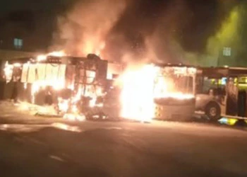 Tuzla'da park halindeki 3 i̇ett otobüsünde yangın
