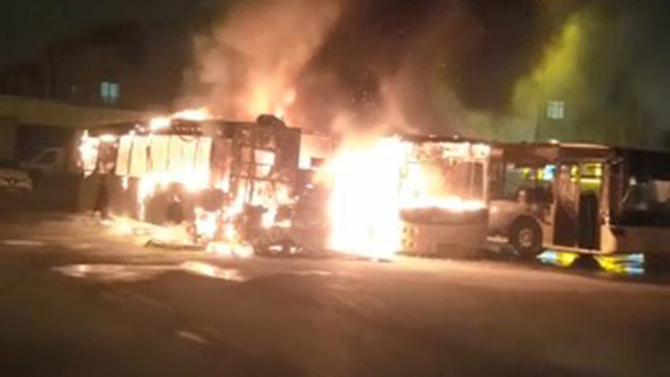 Tuzla'da park halindeki 3 İETT otobüsünde yangın