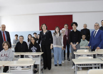 Üniversitelilerden liselilere İngilizce konuşma pratikleri