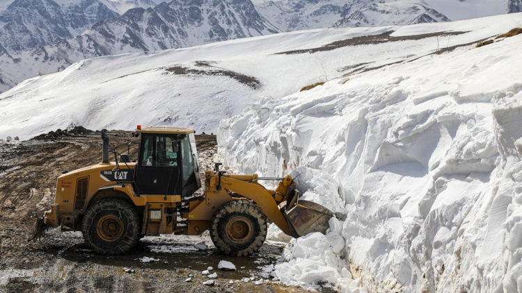 Van'da kardan kapalı yollar, tek tek açılıyor