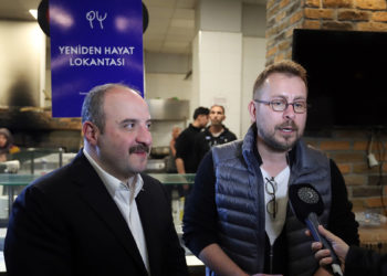 Varank Elbistan'da depremzedeleri ziyaret etti