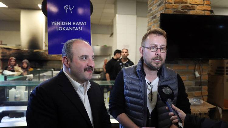 Varank Elbistan'da depremzedeleri ziyaret etti