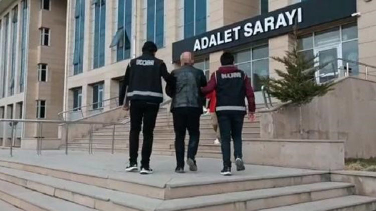 Yıkılan sitenin müteahhidi İran'a kaçarken yakalandı