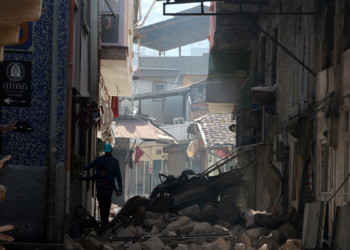 Yıkıntıların olduğu Kurtuluş Caddesi’nde hüzün