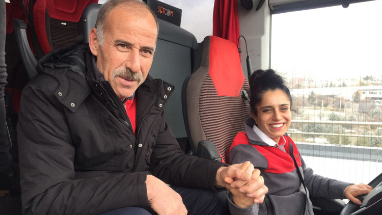 Yolcu otobüsünün kaptan çifti