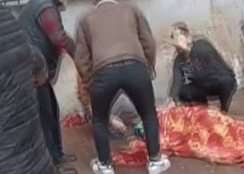 Zeytinburnu'nda 4'üncü kattan düşen kadın öldü