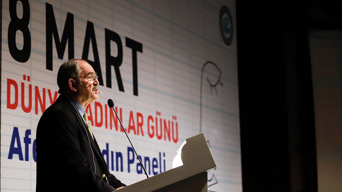 Avrupa Birliği (AB) Türkiye Delegasyonu Başkanı Büyükelçi Nikolaus Meyer-Landrut, "Depremin zararı tahmin edilenin, hayal edilebilenin de ötesinde" dedi.