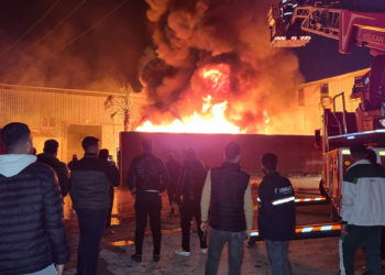 Adana'da geri dönüşüm fabrikasında yangın
