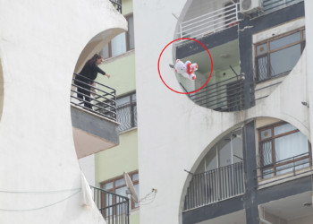 Galeria Sitesi'nde ev sahipleri eşyalarını çıkardı