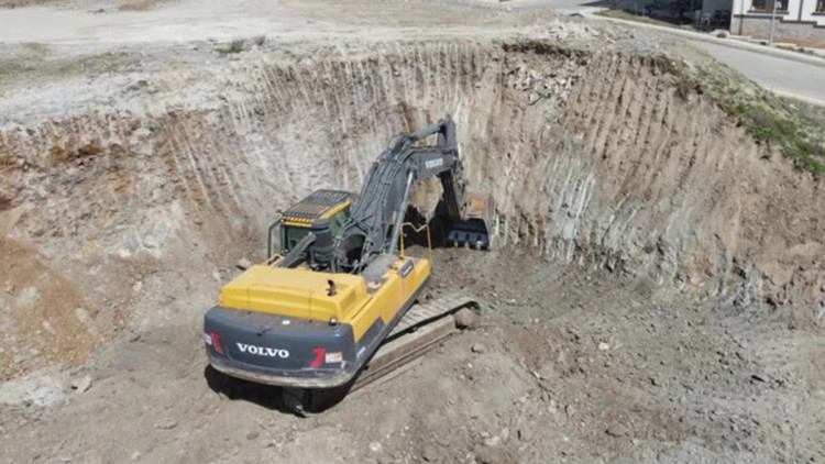 ahramanmaraş'ta ilk kazmayı vurduk