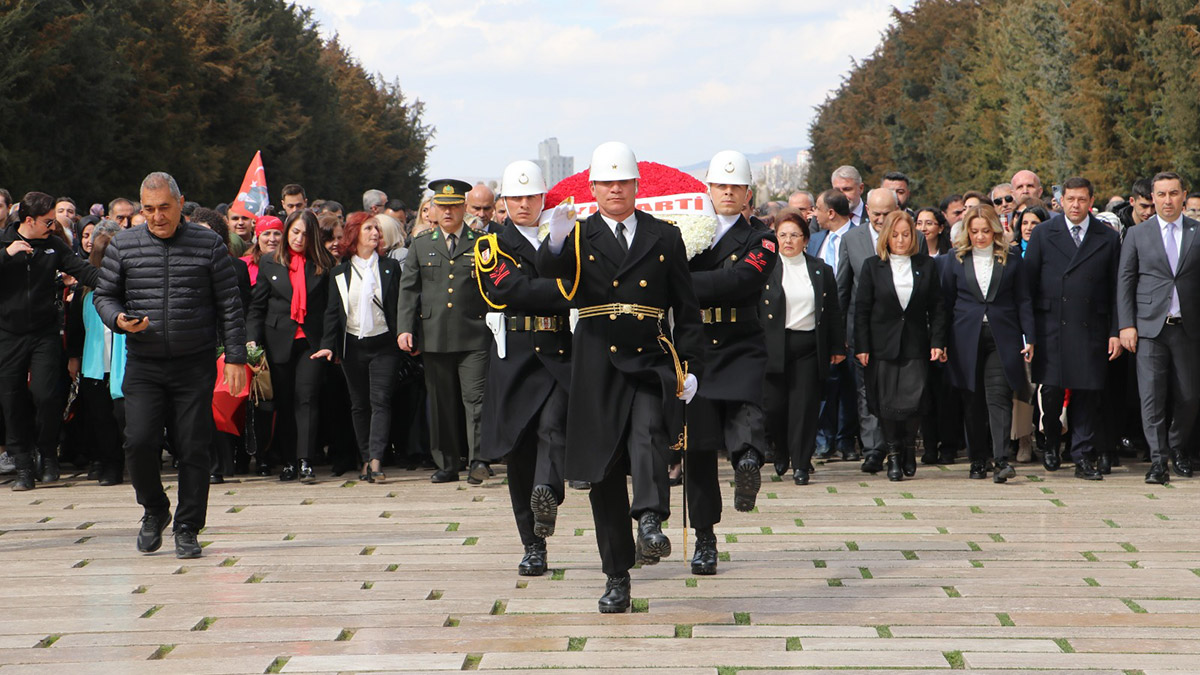 Meral Akşener Anıtkabir'i ziyaret etti