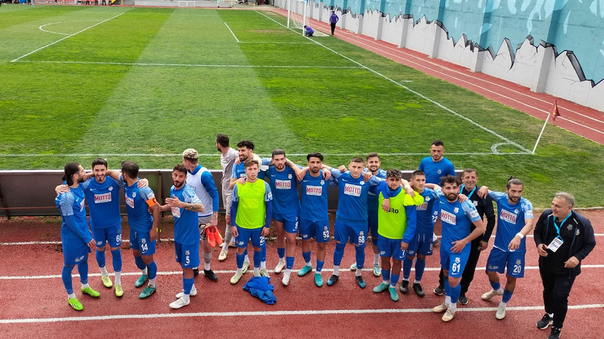 TFF 3'üncü Lig takımlarından Alanya Kestelspor kafilesini taşıyan midibüs, Yeşilyurt D.Ç. Ofspor deplasmanı dönüşü devrildi. Kazada kafileden 2'si ağır 15 kişi yaralandı.