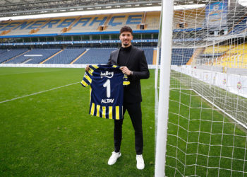 Altay Bayındır için imza töreni düzenlendi