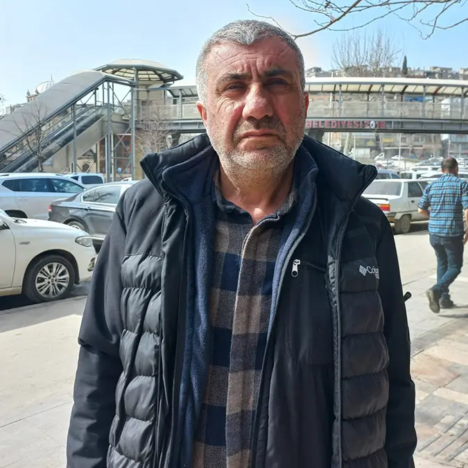 Kahramanmaraş'ta arif atıcı (57), bağırsak tümörü nedeniyle özel hastanede tedavi gören eşi seher atıcı'nın (54) deprem sonrası hastanede bırakılması ve jeneratörlerinin çalışmaması nedeniyle öldüğünü iddia ederek, suç duyurusunda bulundu.