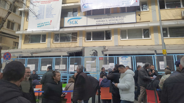 Emekli olmak isteyenler SGK'ya koştu