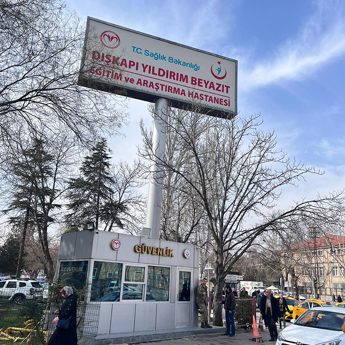 Ankara'da, Kahramanmaraş merkezli depremlerin ardından oluşturulan Sağlık Yapıları Yıkım Değerlendirme Komisyonu'nun incelemesi sonucu Sağlık Bakanlığı'na bağlı Dışkapı Hastanesi için yıkım kararı alındı.