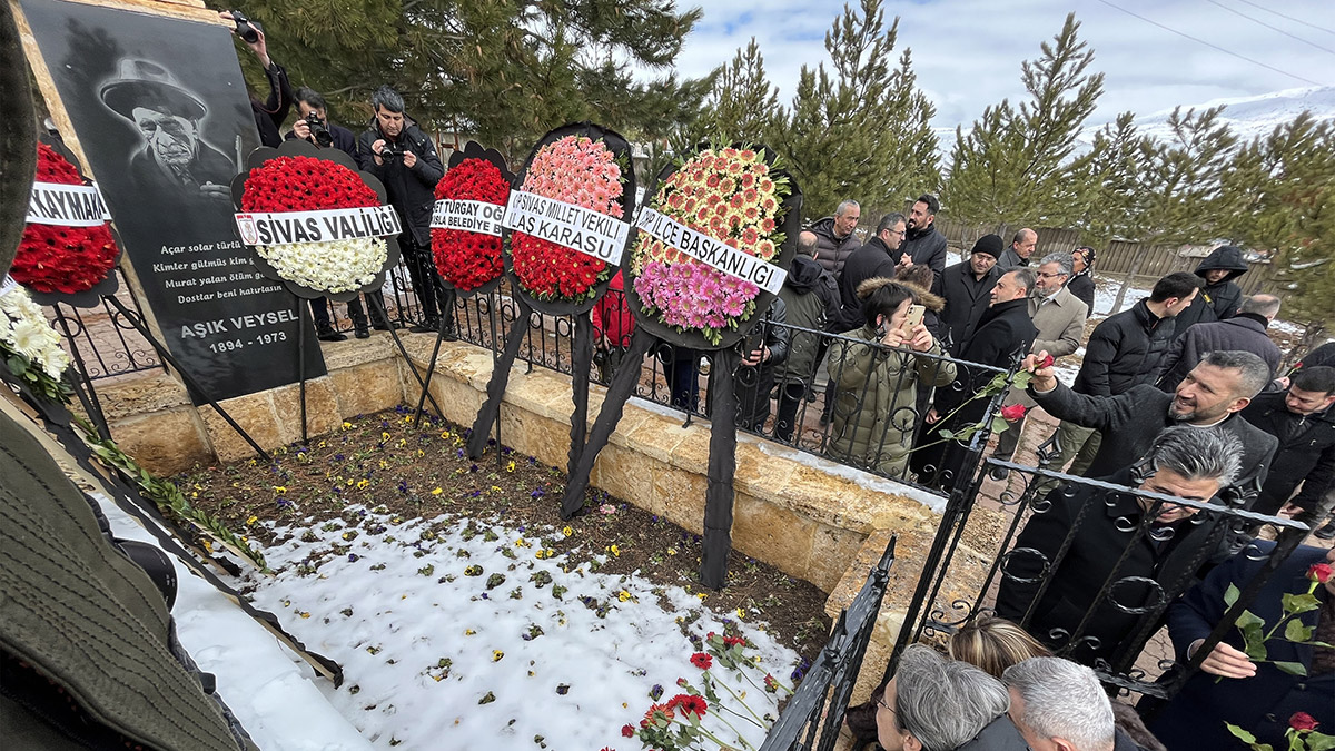 Aşık Veysel Şatıroğlu vefatının 50'nci yılında anıldı