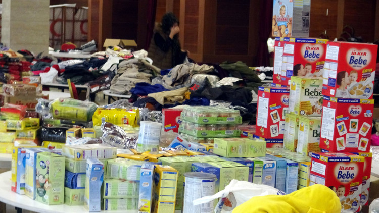 Depremzedeler için 'Hayır Çarşısı'