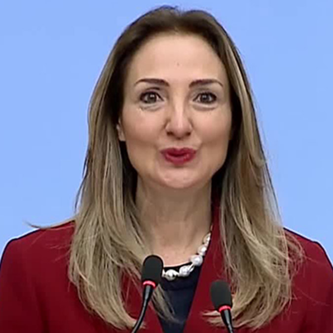 Cumhuriyet Halk Partisi Kadın Kolları Genel Başkanı Aylin Nazlıaka, “Anlaşılan Bakan Yanık'ı koltuğu kaybetme korkusu sarmış. Soruna odaklanmak yerine sorunu dile getirene yani bana odaklanmış. Hodri meydan! Siz bizle değil, kaybolan veya refakatsiz kalan çocuklarla uğraşın!” dedi.