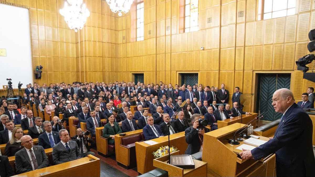 MHP Genel Başkanı Devlet Bahçeli, İYİ Parti Genel Başkanı Meral Akşener'in 6'lı Masa'dan ayrılıp 3 gün sonra tekrar dönmesiyle ilgili, "Bir kere satan yine satar, yine satacaktır" dedi.