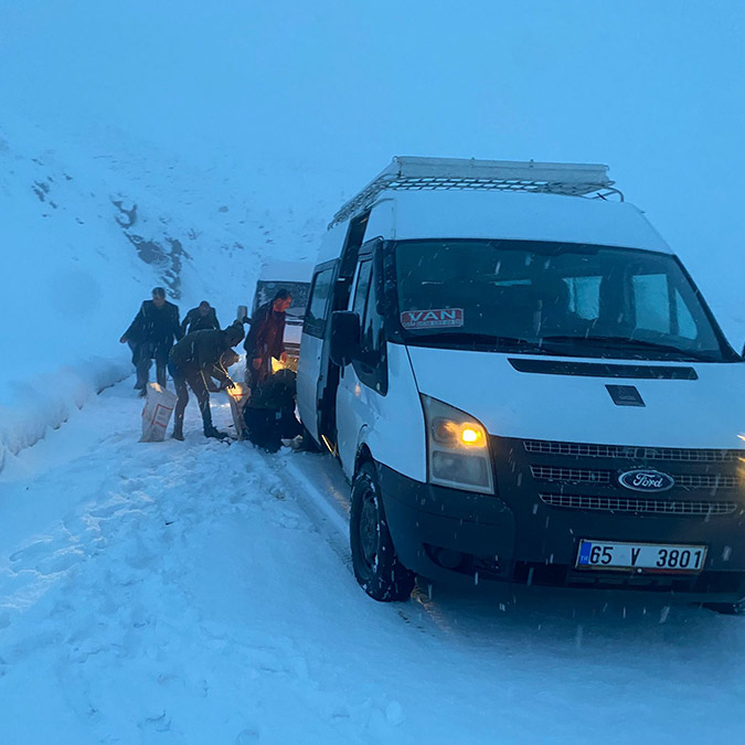 Bahçesaray-Hizan yolunda kar ve sis etkili oldu