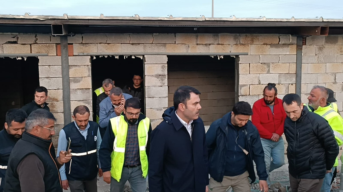 Murat Kurum geçici barınma alanlarında inceleme yaptı