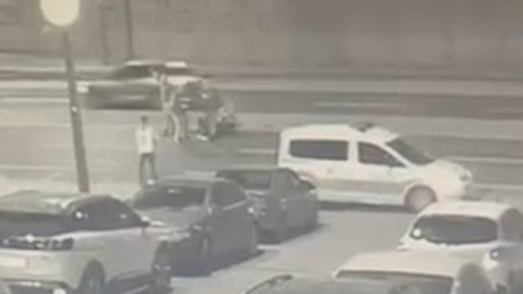 Dur ihtarına uymayan sürücü polis memuruna çarparak kaçtı