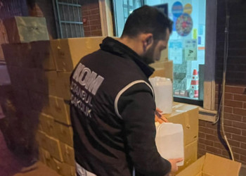 Bakırköy'de 3 ton ağırlığında kaçak alkol ele geçirildi