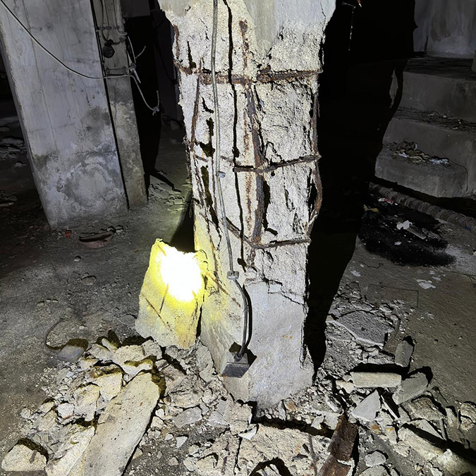 Pasajın kolonlarındaki hasar esnafı tedirgin etti