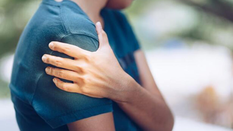 Donuk omuz sendromu hareket kısıtlamasına neden olur