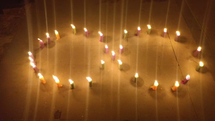 Batman'da avukatlar, kadınları mum yakarak andı