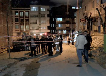 Bayrampaşa'da inşaatın istinat duvarı çöktü