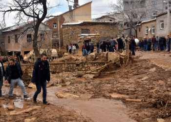 Sulama göleti taştı; 210 dekar tarım alanı zarar gördü