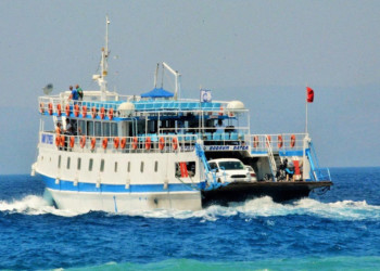 Muğla'da feribot seferi fırtına nedeniyle iptal edildi