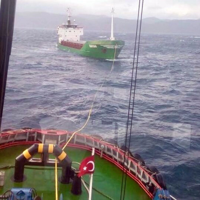 Makine arızası yapan Togo bayraklı gemi demir attı