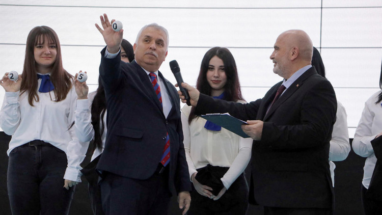 Çorlu'da 2 bin 210 konutun kura çekimleri yapıldı